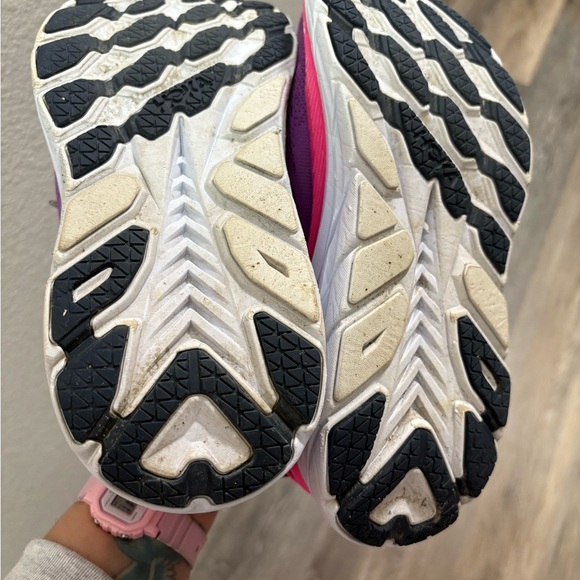Used HOKA 6.5 wide Clifton 8 - Picture 6 of 9
